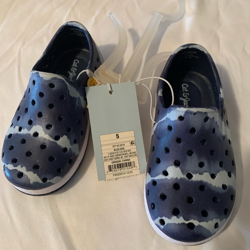 Cat and jack blue crocks/water shoes
